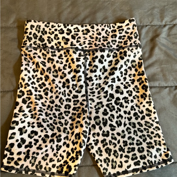 NWOT EVOLUTION & CREATION LG LEOPARD PRINT BIKER SHORTS! - Picture 2 of 3